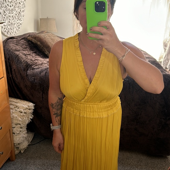Yellow dress - Picture 5 of 6